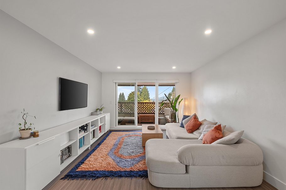 104 105 W Kings Road North Vancouver, BC - 3