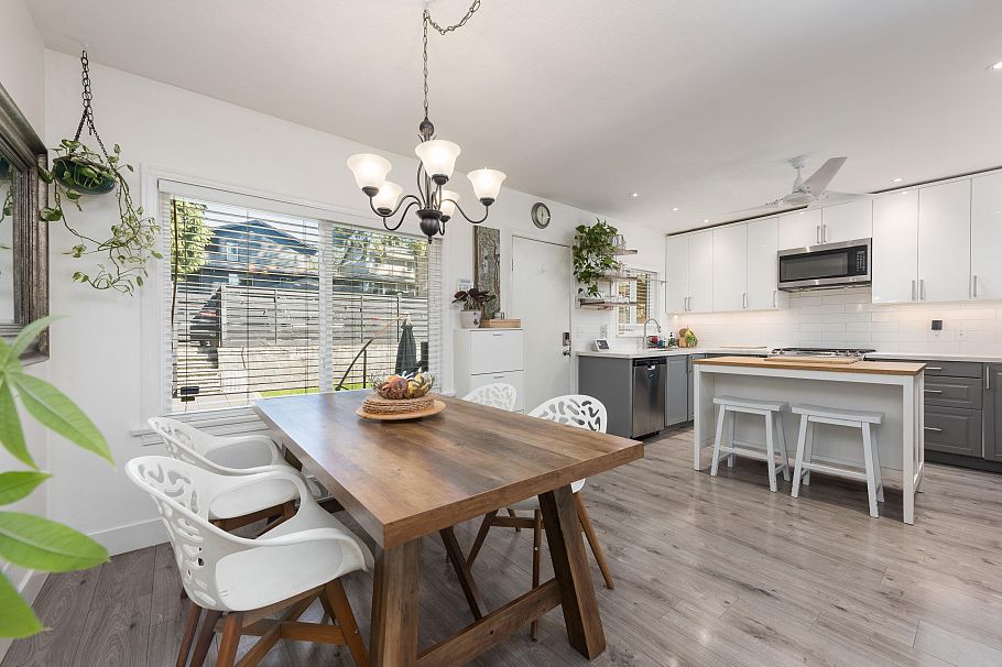 300 E 25th Street North Vancouver, BC - 6