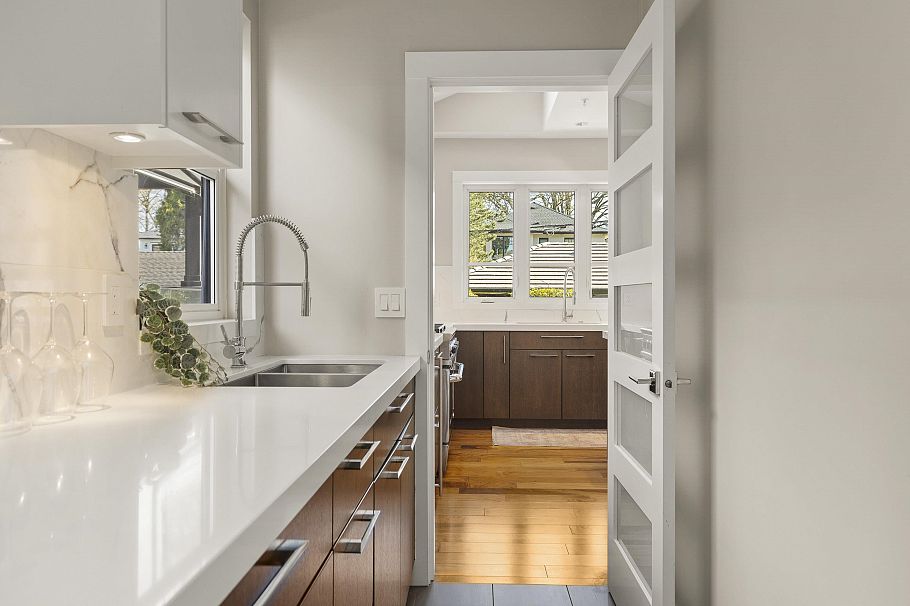 2782 W 37th Avenue Vancouver, BC - 16