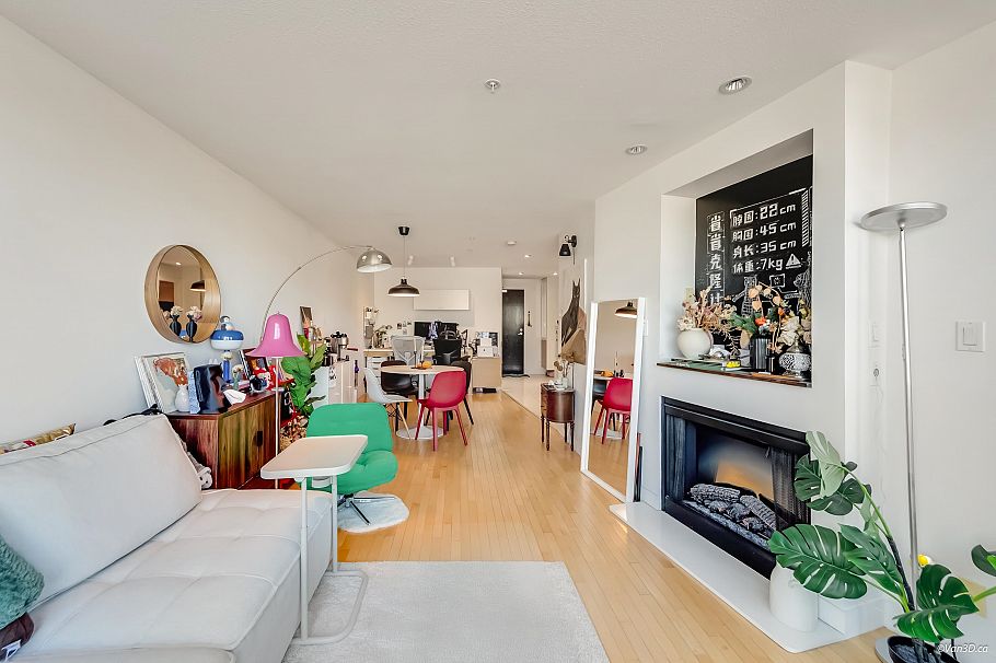 304 2525 Blenheim Street Vancouver, BC - 3