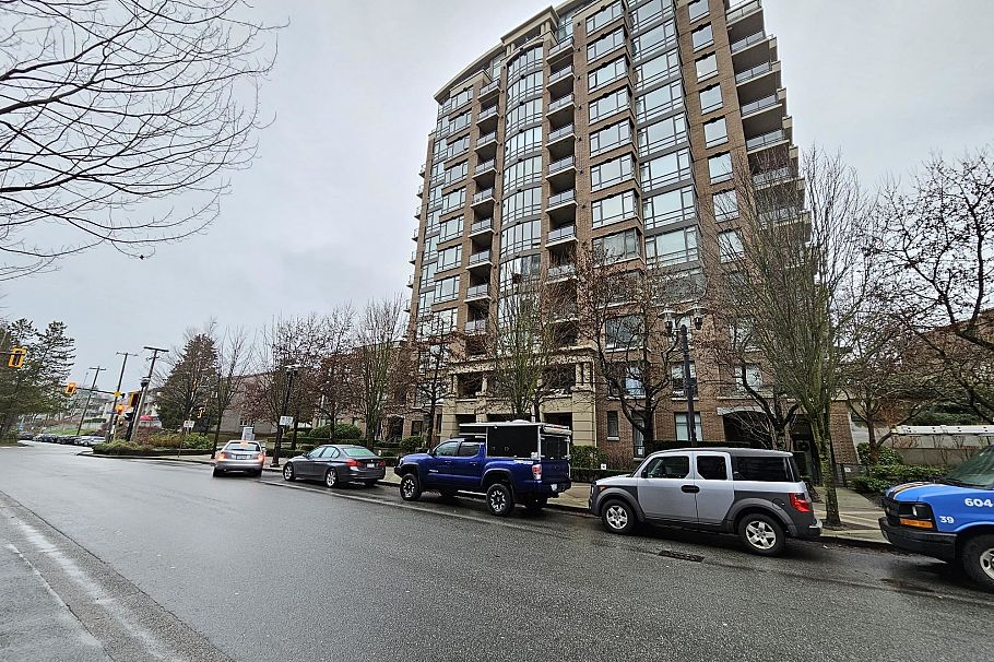 403 170 W 1st Street North Vancouver, BC - 13