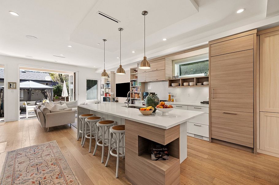 1136 E 16th Avenue Vancouver, BC - 1