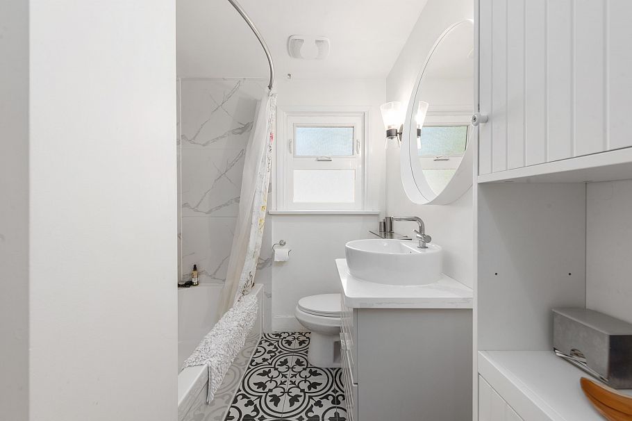 300 E 25th Street North Vancouver, BC - 37