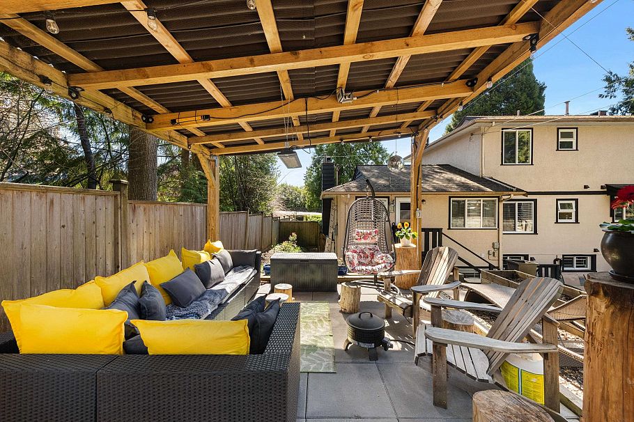 300 E 25th Street North Vancouver, BC - 26