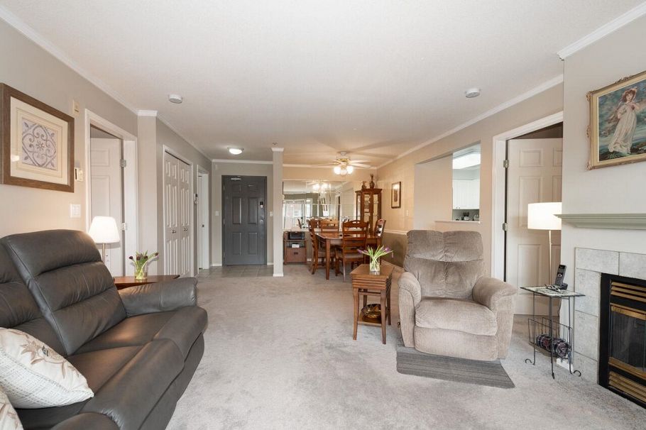 P03 223 Mountain Highway North Vancouver, BC - 8