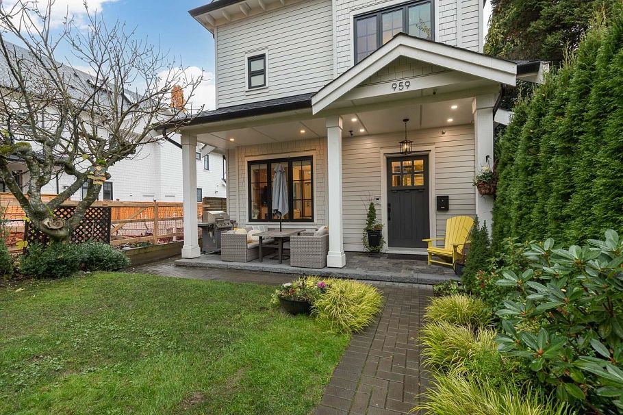 959 E 13th Avenue Vancouver, BC - 3