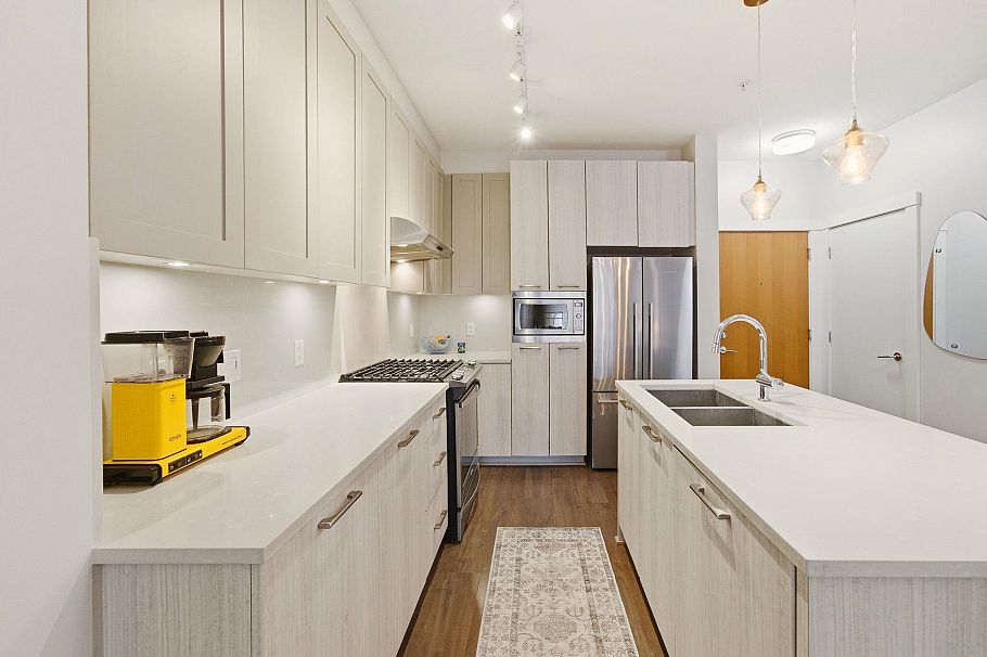 304 123 W 1st Street North Vancouver, BC - 10