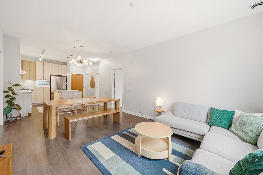 304 123 W 1st Street North Vancouver, BC - 3