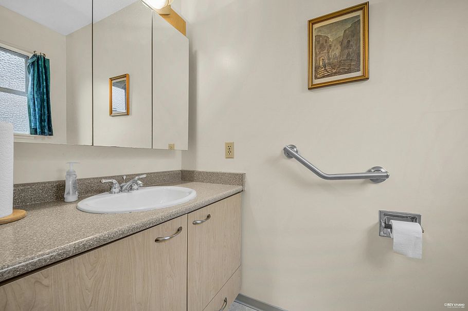 4578 Capilano Road North Vancouver, BC - 17