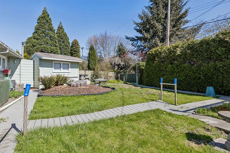 1222 Rosewood Crescent North Vancouver, BC - 18