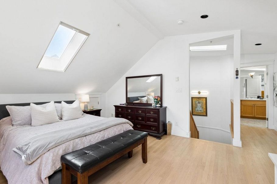 1956 W 14 Avenue Vancouver, BC - 25