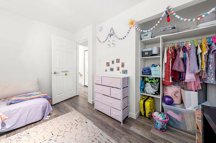 2315 Mountain Highway North Vancouver, BC - 28