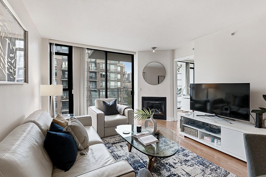 1104 175 W 1st Street North Vancouver, BC - 6