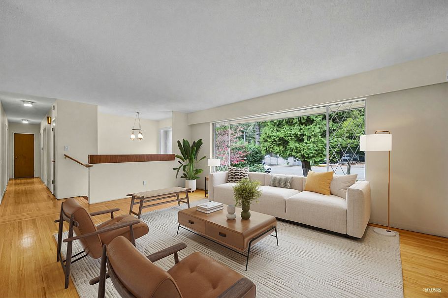 4578 Capilano Road North Vancouver, BC - 4