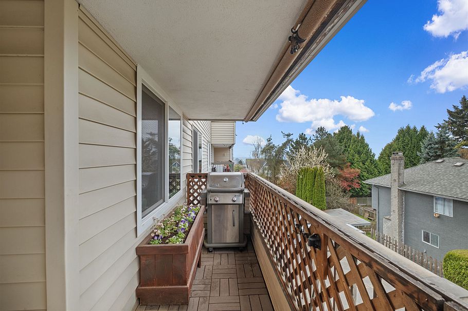 104 105 W Kings Road North Vancouver, BC - 16