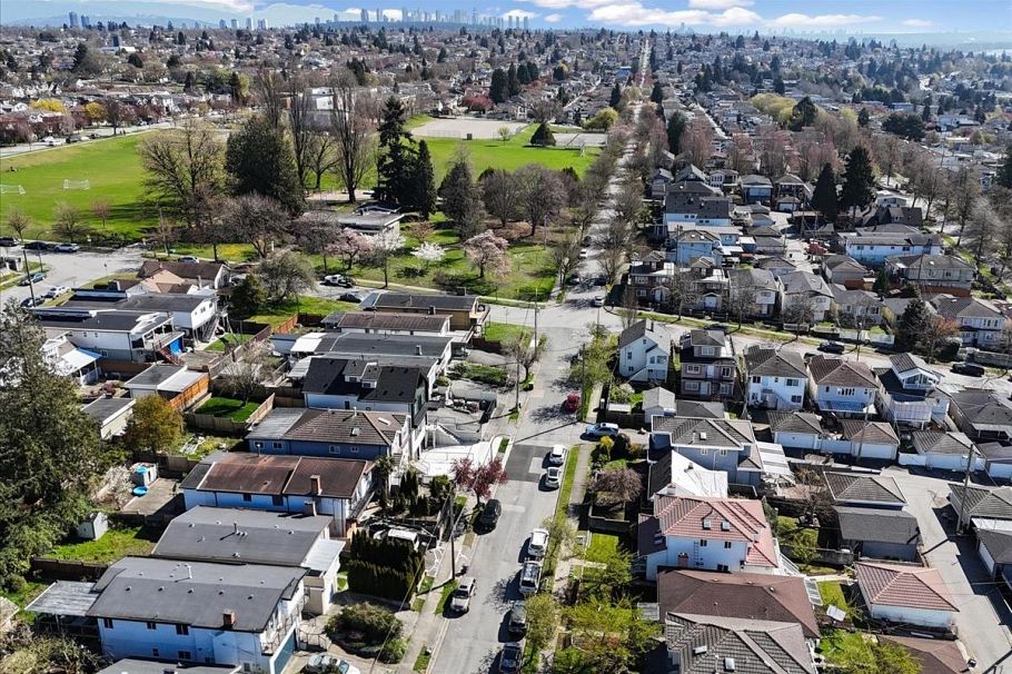 770 E 61st Avenue Vancouver, BC - 40