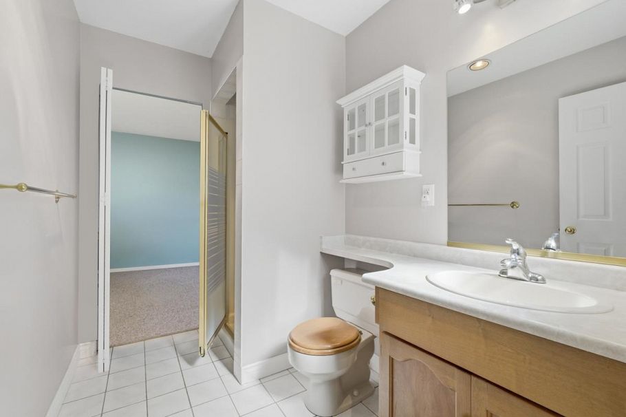 253 E 19th Street North Vancouver, BC - 30