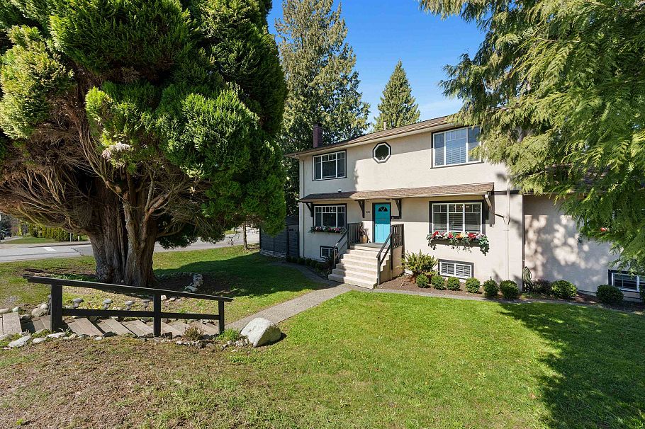 300 E 25th Street North Vancouver, BC - 1