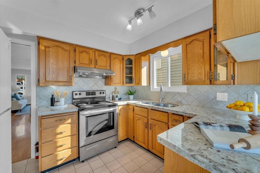 770 E 61st Avenue Vancouver, BC - 11