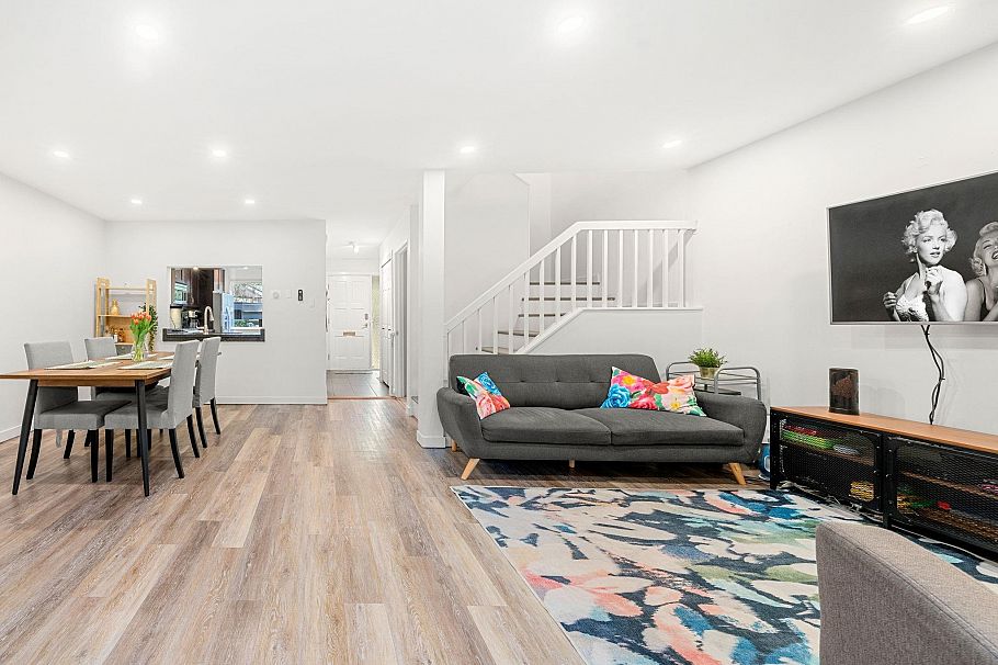 2315 Mountain Highway North Vancouver, BC - 2