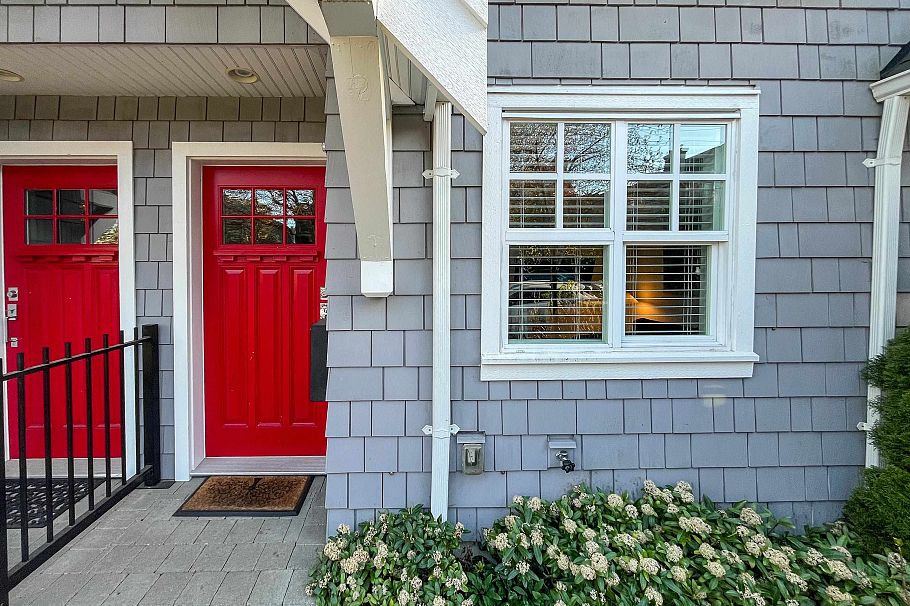 922 W 15th Avenue Vancouver, BC - 2