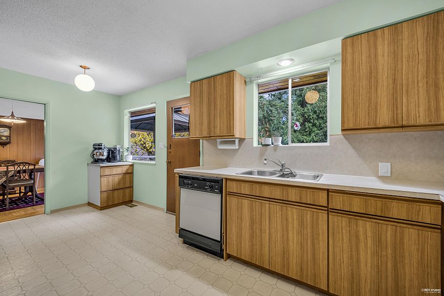 4578 Capilano Road North Vancouver, BC - 6