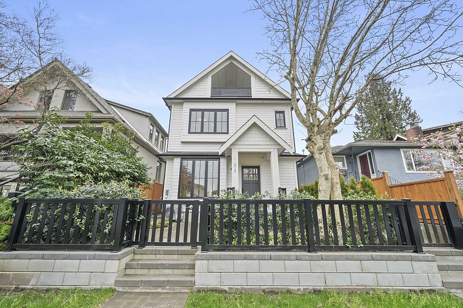 1 312 E 40th Avenue Vancouver, BC - 2