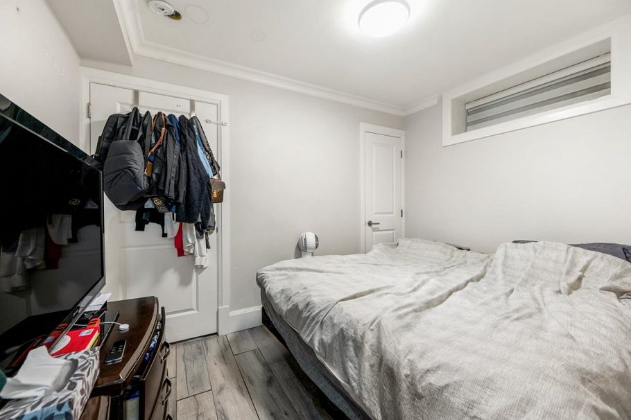 1176 E 60th Avenue Vancouver, BC - 16