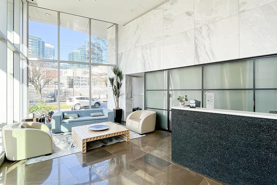 905 161 W Georgia Street Vancouver, BC - 3