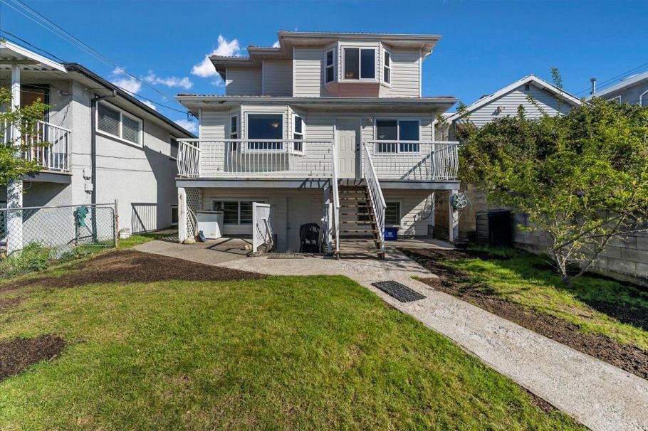 770 E 61st Avenue Vancouver, BC - 32