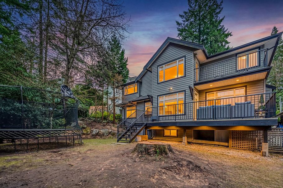 4081 Woodbury Avenue North Vancouver, BC - 39