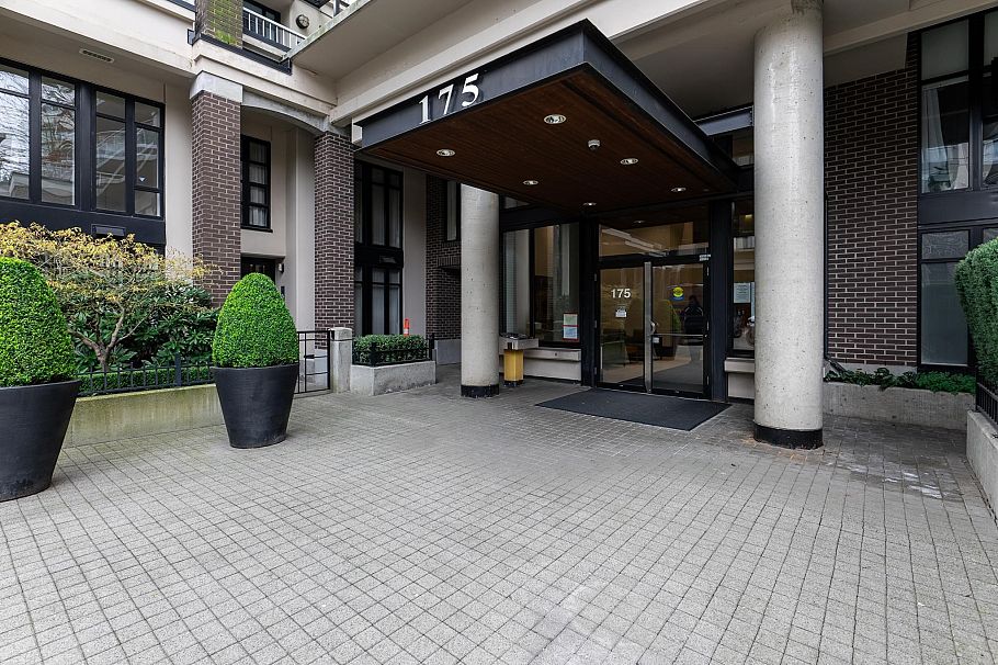 1104 175 W 1st Street North Vancouver, BC - 38