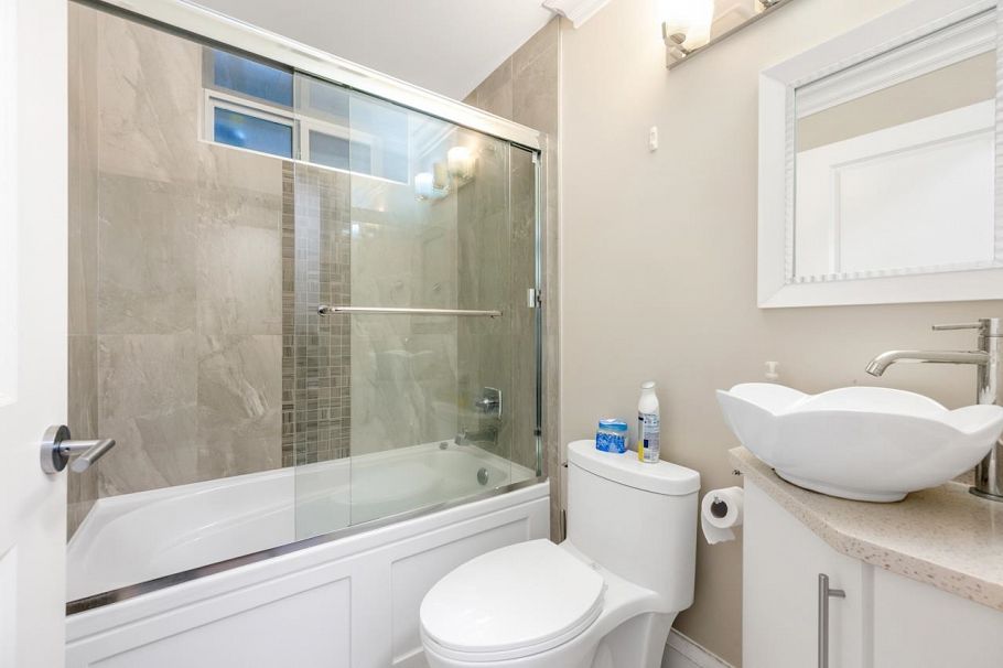 1176 E 60th Avenue Vancouver, BC - 21