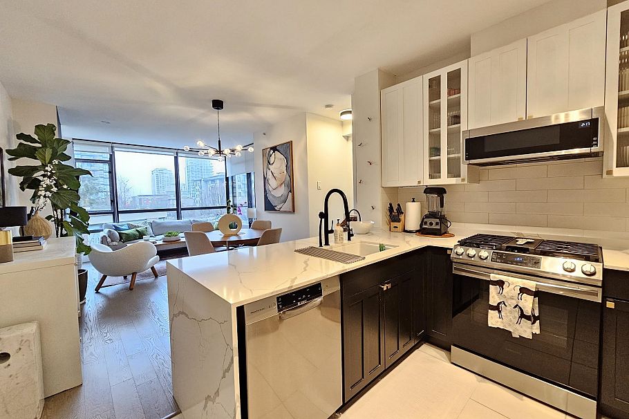 403 170 W 1st Street North Vancouver, BC - 3