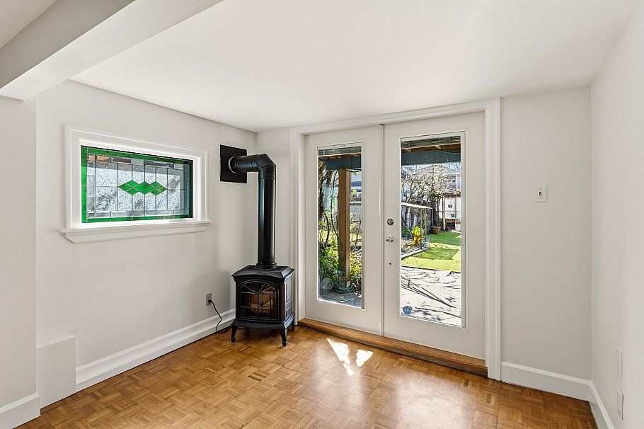 2282 E 7th Avenue Vancouver, BC - 17