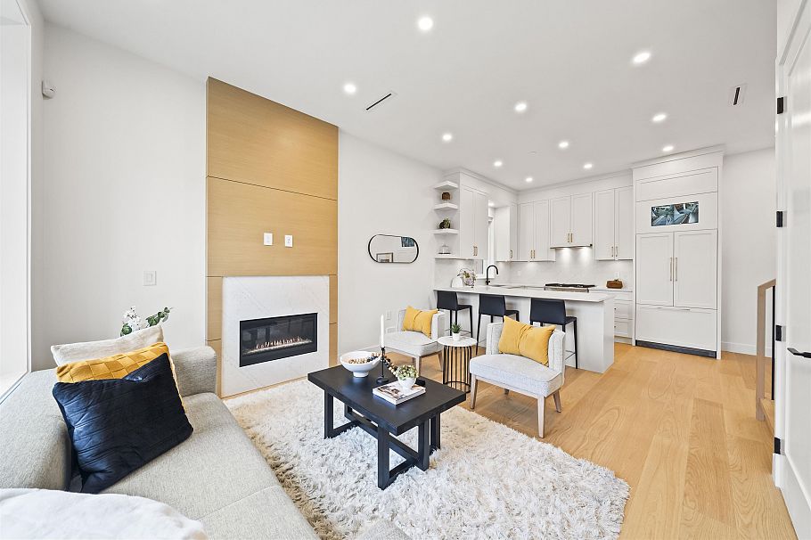 1 312 E 40th Avenue Vancouver, BC - 3