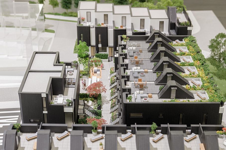 2406 E 12th Avenue Vancouver, BC - 2