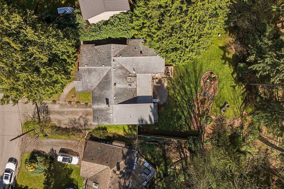 1874 Appin Road North Vancouver, BC - 36