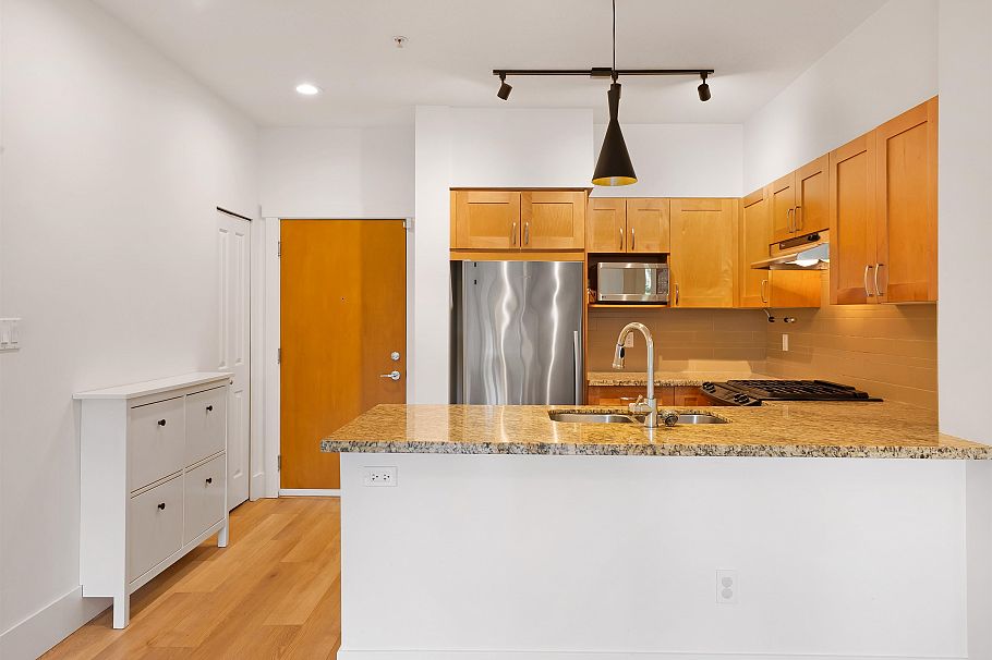 103 1111 E 27th Street North Vancouver, BC - 4