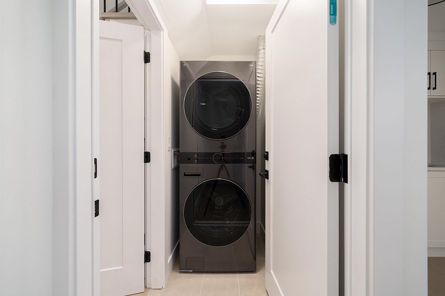 2612 Horley Street Vancouver, BC - 26