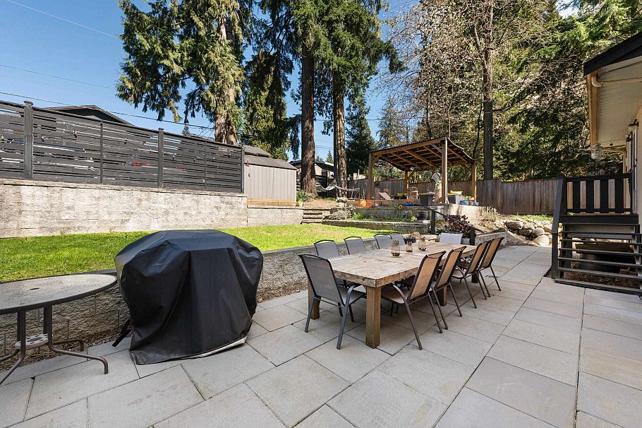 300 E 25th Street North Vancouver, BC - 24