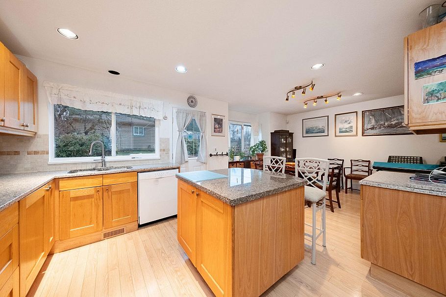 628 E 21st Street North Vancouver, BC - 9