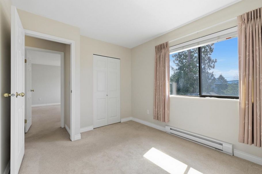 253 E 19th Street North Vancouver, BC - 26