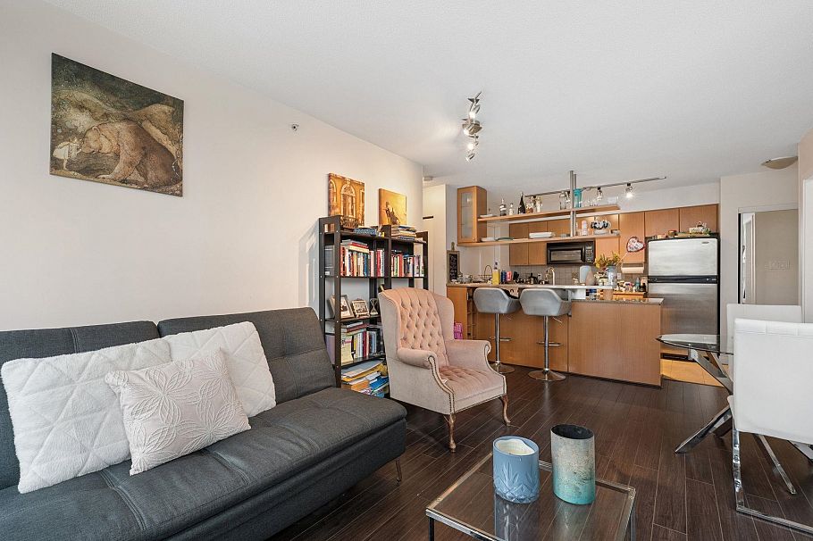 205 1438 Richards Street Vancouver, BC - 9