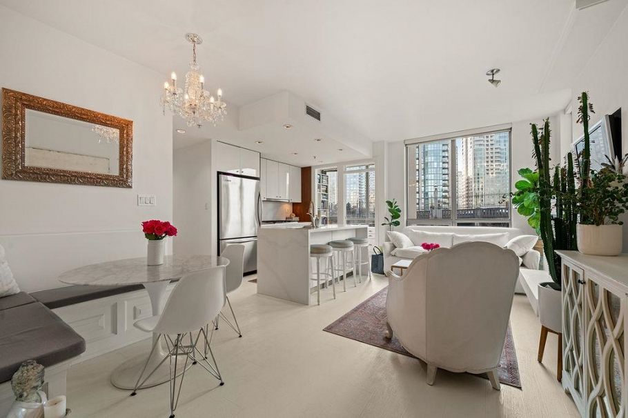 601 1005 Beach Avenue Vancouver, BC - 4