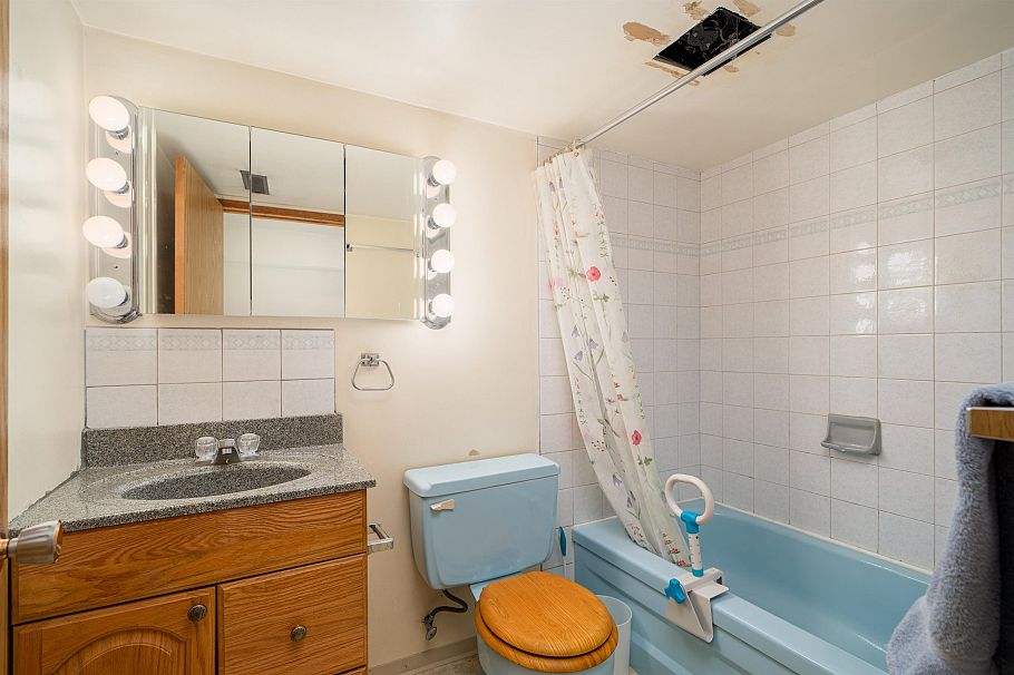 2129 W 47th Avenue Vancouver, BC - 27