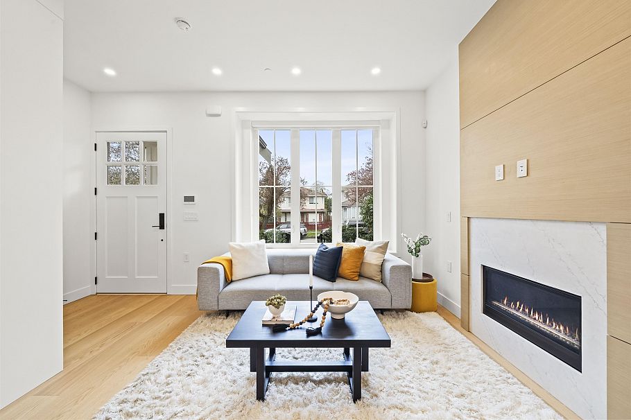 1 312 E 40th Avenue Vancouver, BC - 5