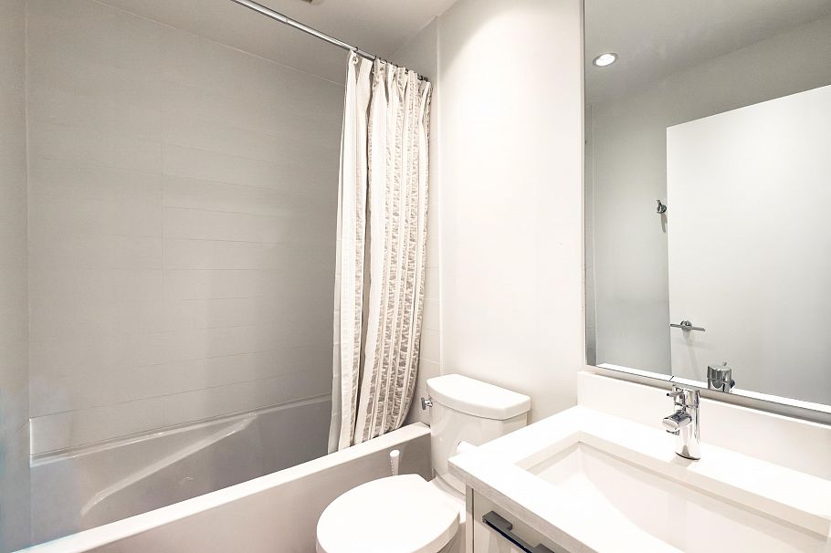 922 W 15th Avenue Vancouver, BC - 17