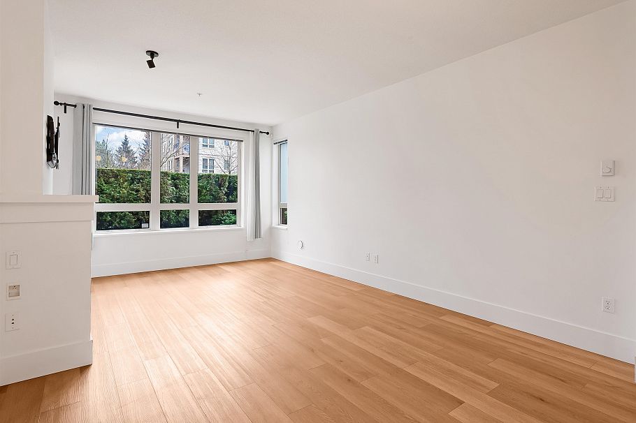 103 1111 E 27th Street North Vancouver, BC - 10