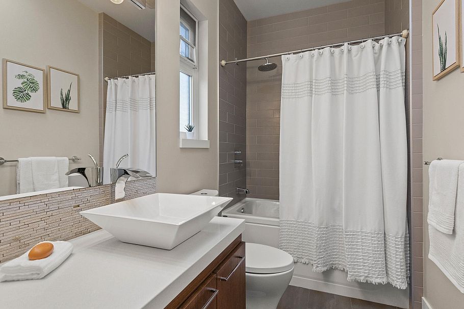 2782 W 37th Avenue Vancouver, BC - 26